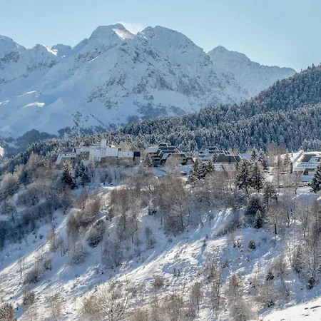 Au Pied Des Pistes Et Des Sentiers Génos