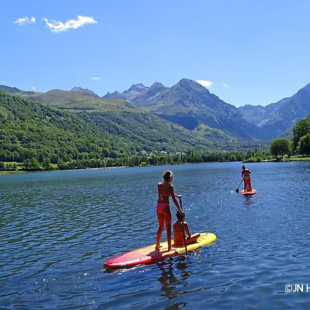 Au Pied Des Pistes Et Des Sentiers